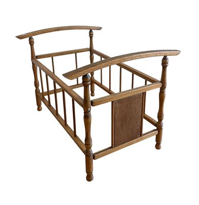 ANTIQUE PENNSYLVANIA PRIMITIVE CRIB. Antique Pennsylvania Primitive Crib / Doll Bed. Measures 