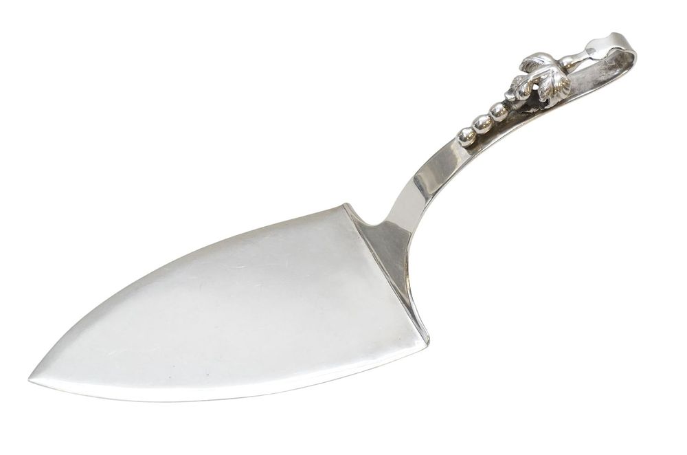 Lot 160: MID CENTURY F. RAMIREZ STERLING SILVER BLOSSOM PIE / PASTRY SERVER