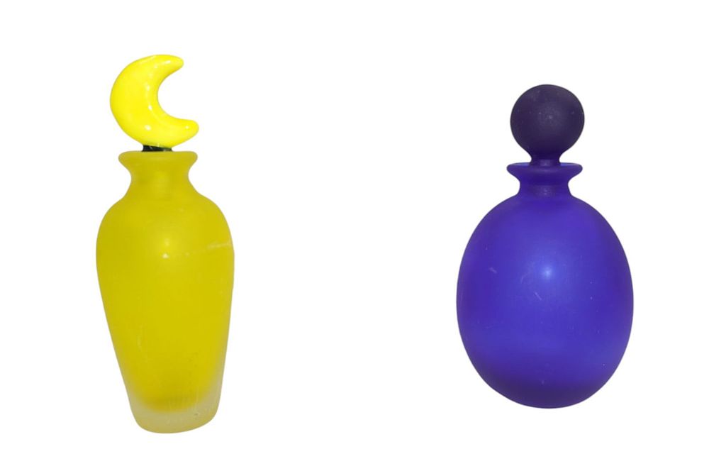 Lot 167: PAIR VINTAGE FROSTED GLASS PERFUMES