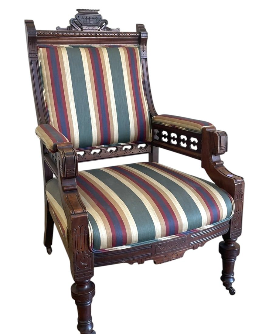 Lot 224: AMERICAN EASTLAKE ARMCHAIR