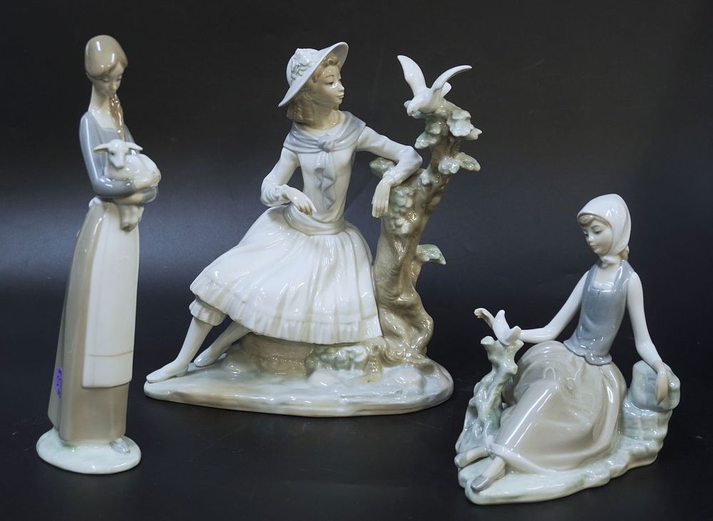 Lot 274: VINTAGE LLADRO FIGURINES - 3 PIECES