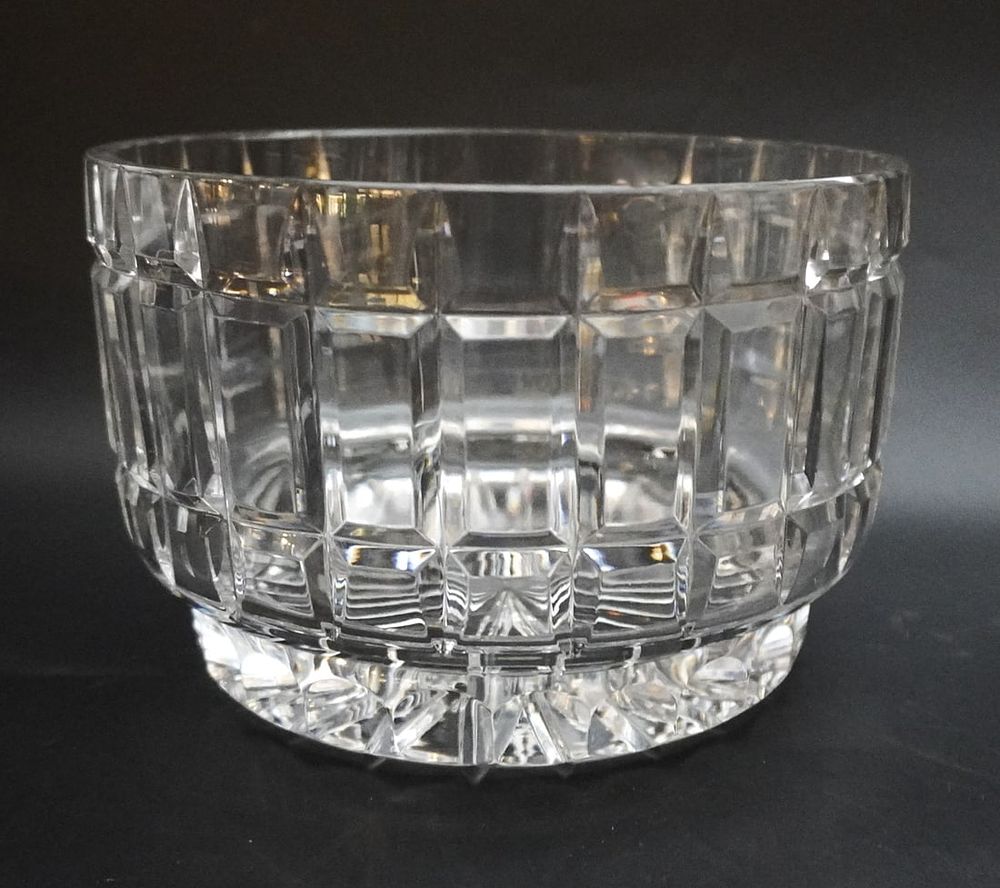 Lot 278: VINTAGE DRESDEN SIGNED CRYSTAL BOWL
