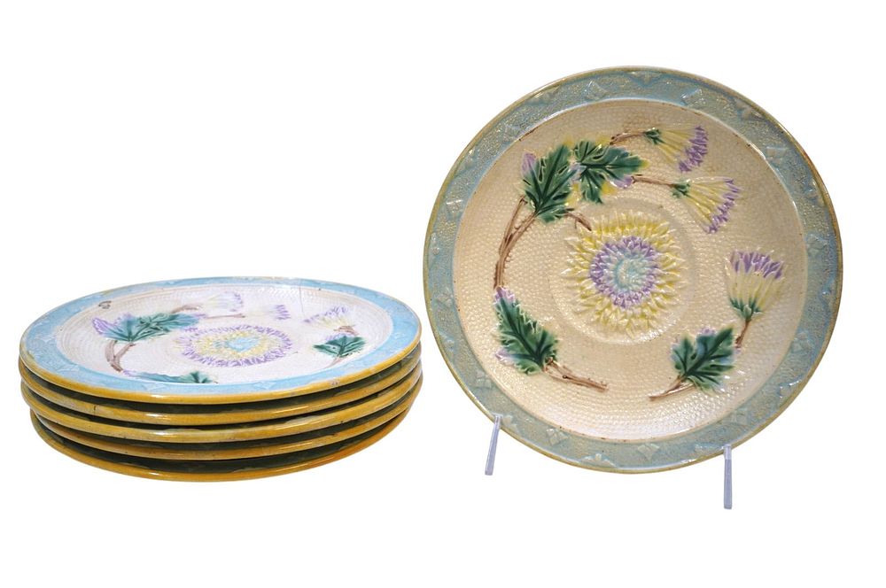 Lot 255: SIX ANTIQUE EUROPEAN MAJOLICA PLATES