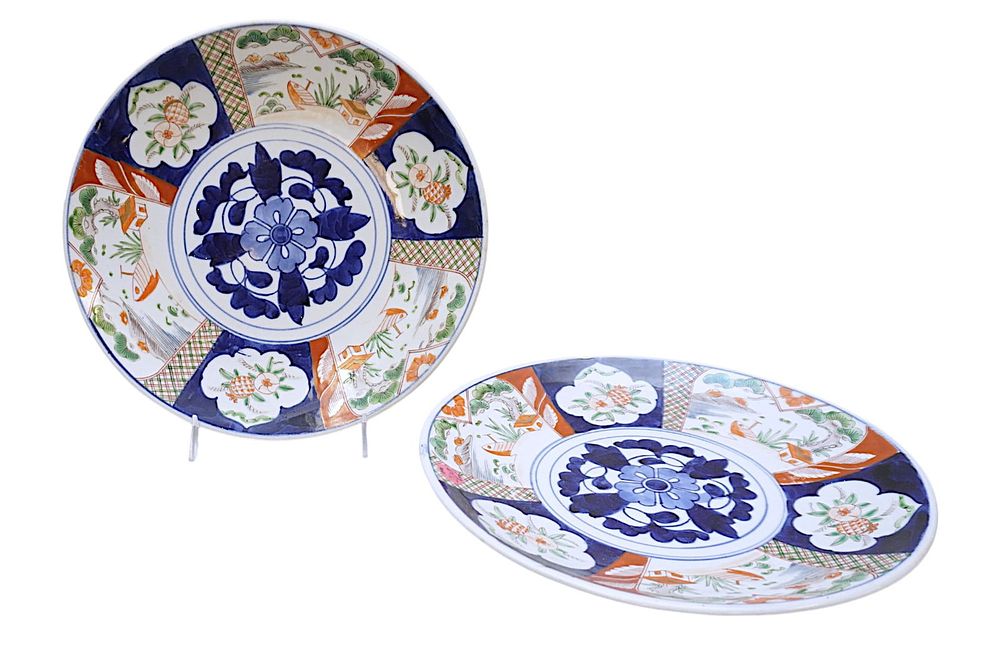 Lot 269: PAIR OF JAPANESE IMARI PLATES