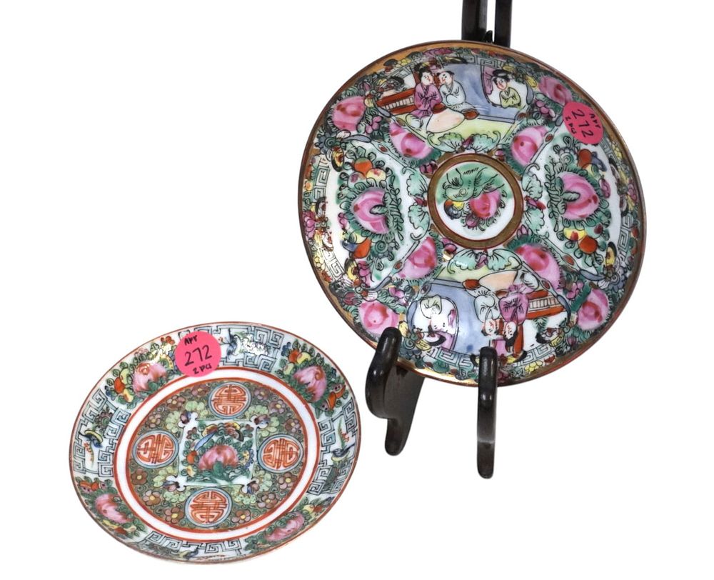 Lot 272: PAIR CHINESE ROSE MEDALLION SMALL PLATES/SAUCERS