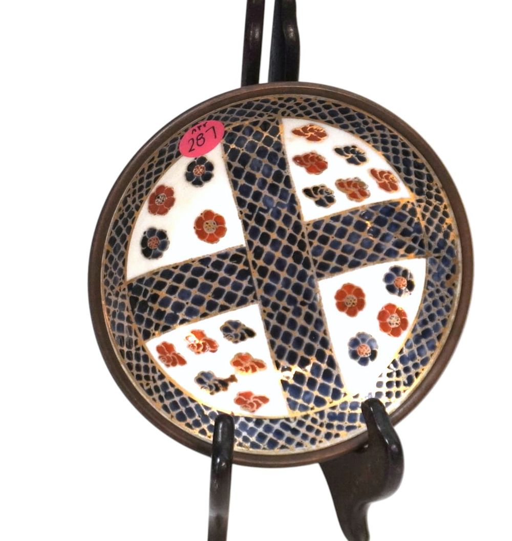 Lot 287: SMALL JAPANESE IMARI DISH