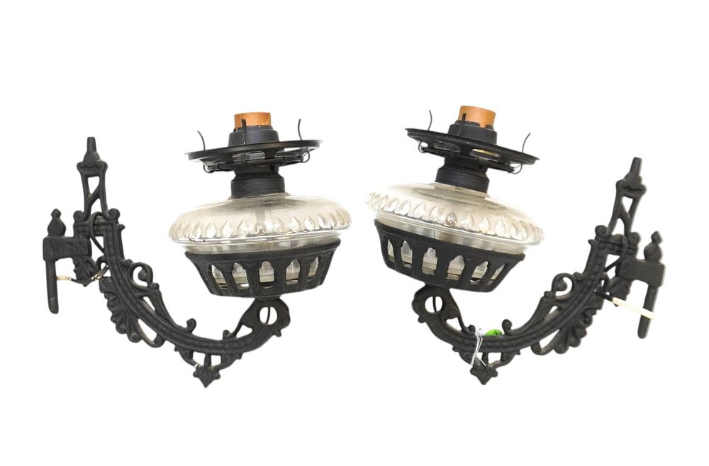 Lot 218: PAIR OF ANTIQUE CAST IRON ELECTRIFIED OIL LAMP WALL SCONCES