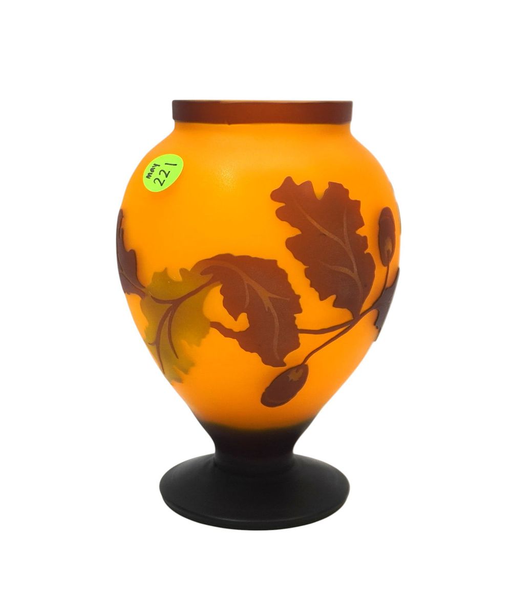 Lot 221: TELEFLORA CAMEO ART GLASS VASE