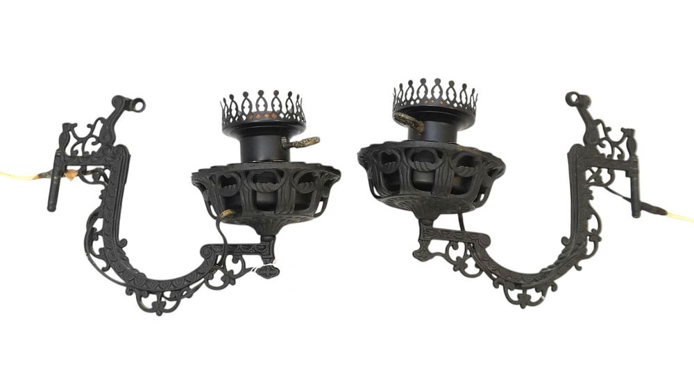 Lot 226: PAIR OF ANTIQUE CAST IRON ELECTRIFIED OIL LAMP WALL SCONCES