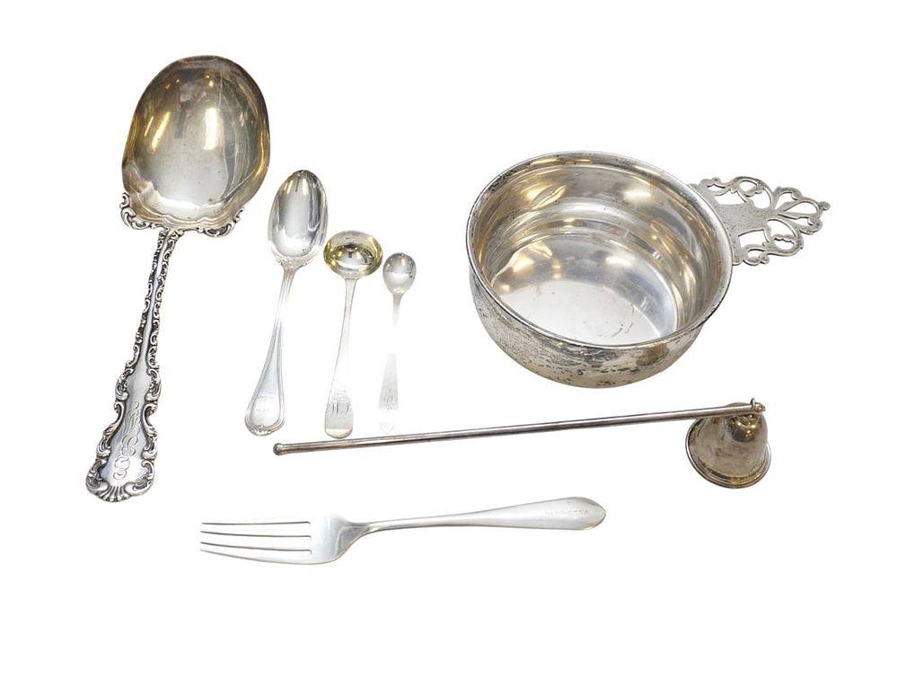 Lot 233: 7 PC STERLING PORRINGER - SPOONS - SNUFFER