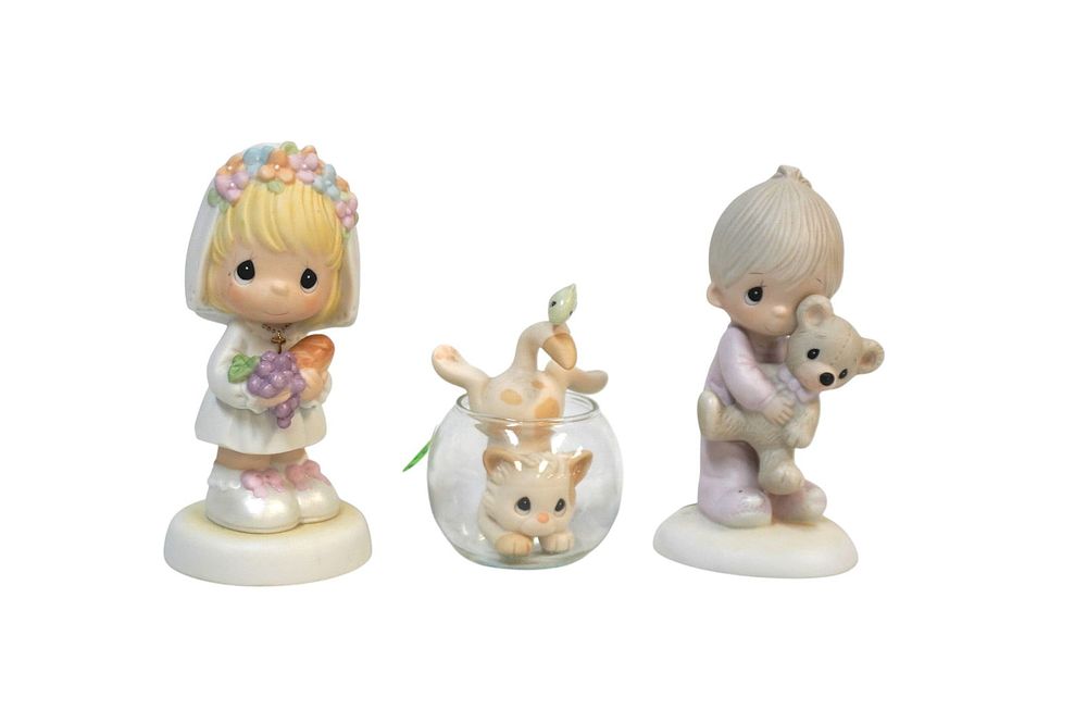 Lot 244: PRECIOUS MOMENTS AND JONATHAN AND DAVID LOT - 3 PIECES