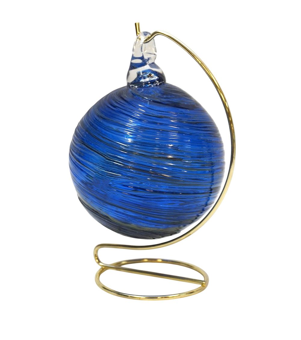 Lot 246: 3 PIECES OF DECORATIVE ART GLASS