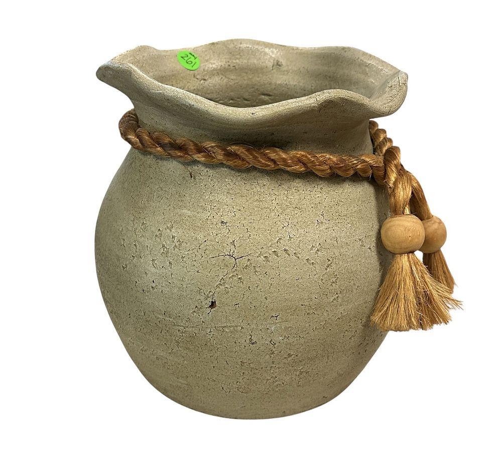 Lot 261: RUSTIC HANDMADE POTTERY POT