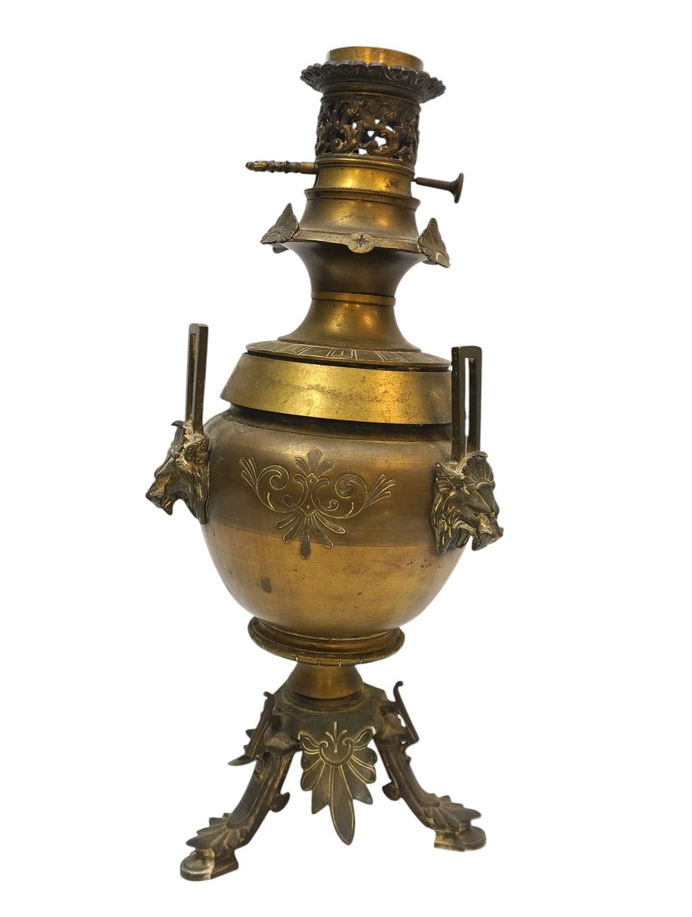 Lot 292: ANTIQUE ORNATE BRASS OIL LAMP