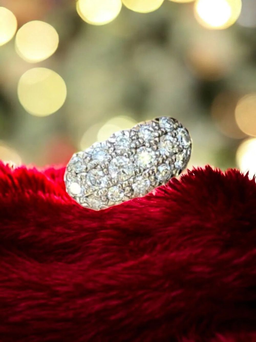 Lot 160: 18K WHITE GOLD DIAMOND RING SZ 7.5
