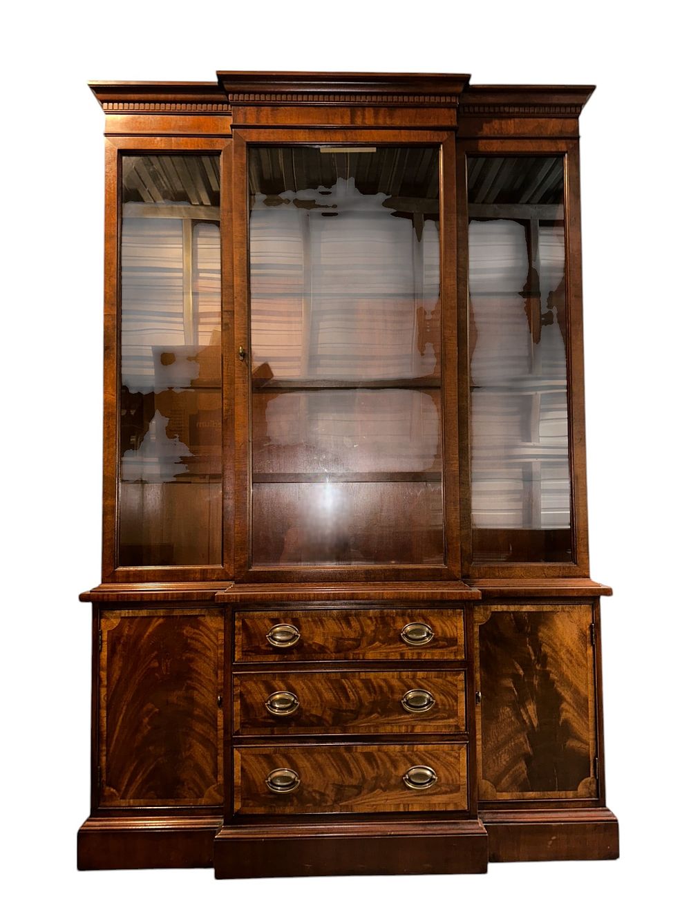 Lot 165: DREXEL FLAME MAHOGANY CHINA CABINET