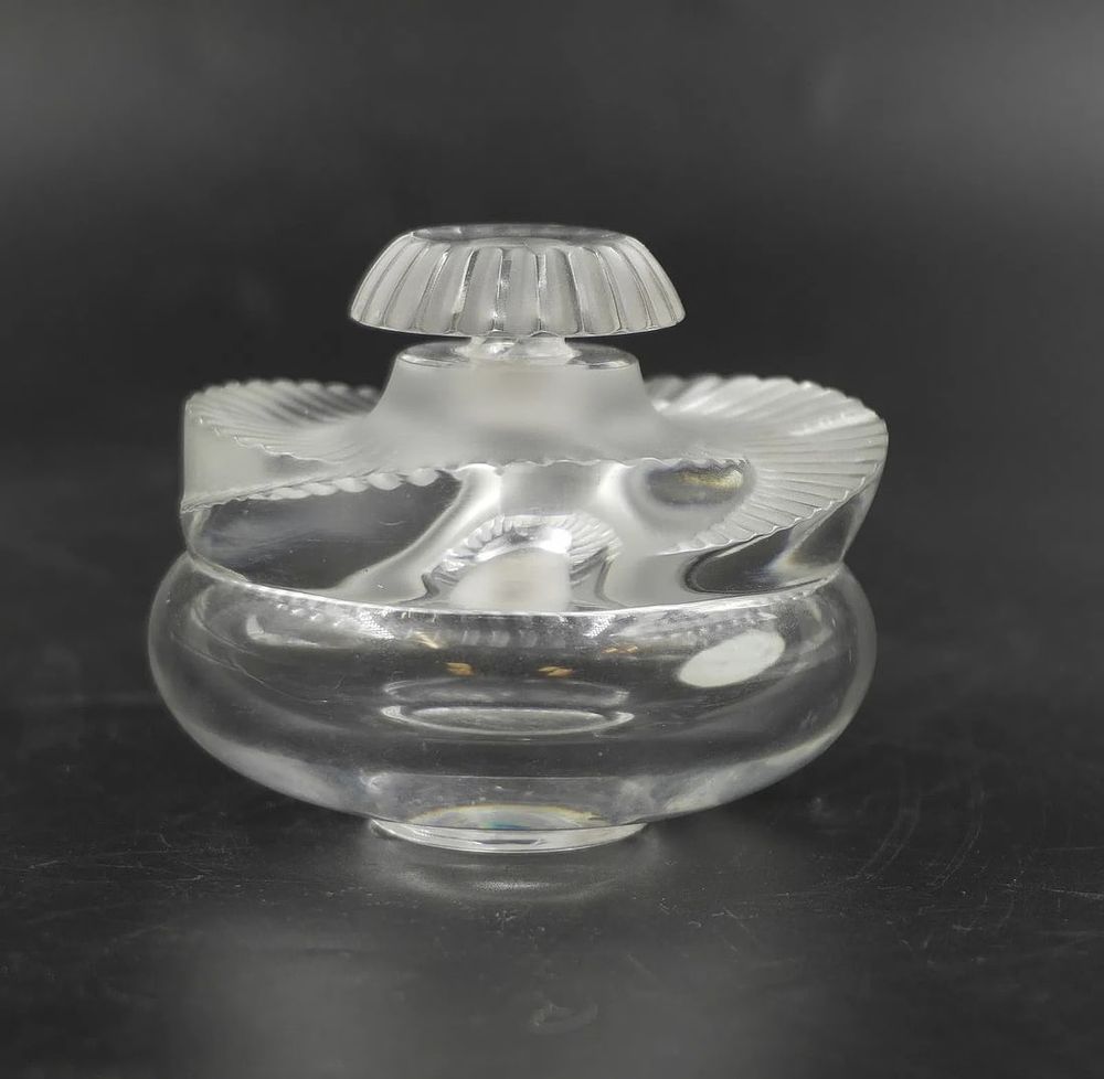 Lot 190: LALIQUE CRYSTAL BAPTISTE PERFUME BOTTLE