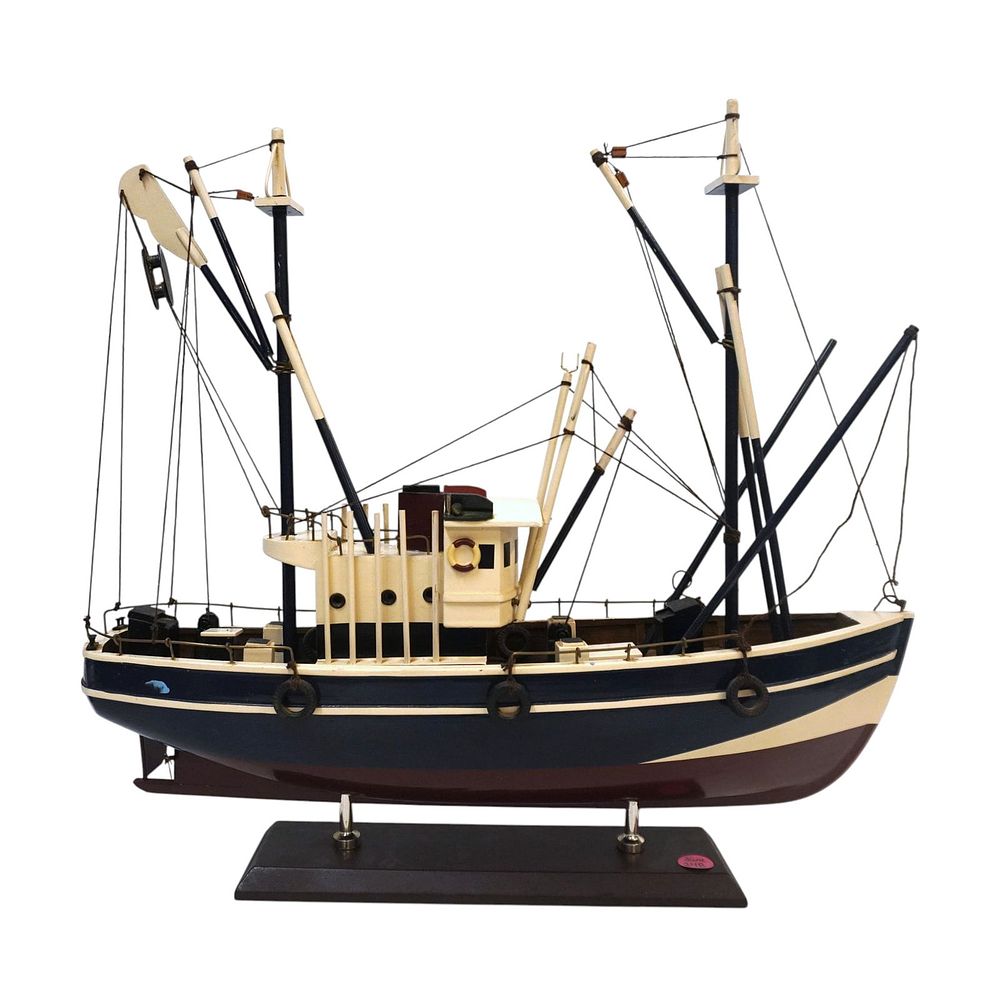 Lot 248: VINTAGE WOODEN TRAWLER BOAT MODEL