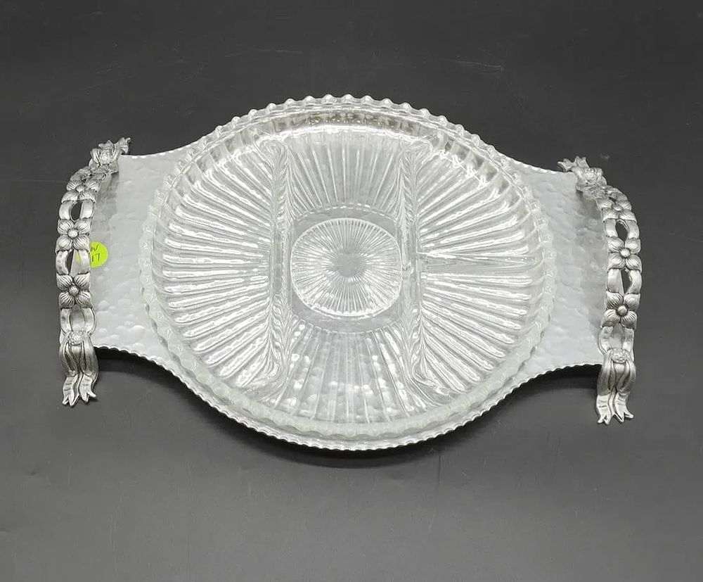 Lot 276: VINTAGE RODNEY KENT HAND HAMMERED ALUMINUM TRAY