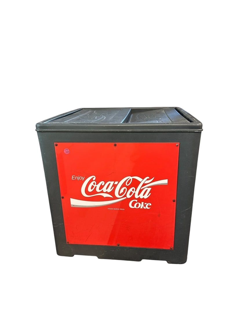 Lot 285: VINTAGE COCA COLA COOLER