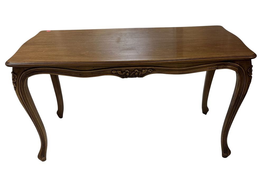 Lot 286: VINTAGE CARVED FRENCH PROVINCIAL COFFEE TABLE
