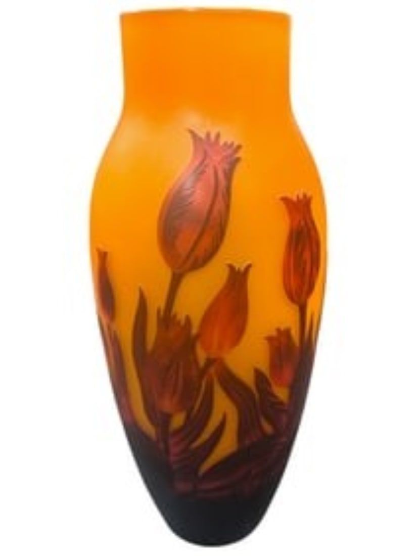 Lot 161: VINTAGE EMILE GALLE STYLE CAMEO GLASS VASE