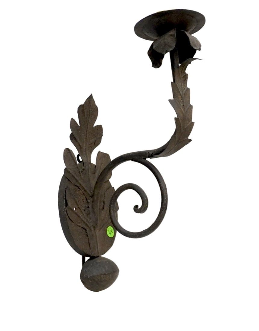 Lot 164: WROUGHT IRON LEAF WALL SCONCE