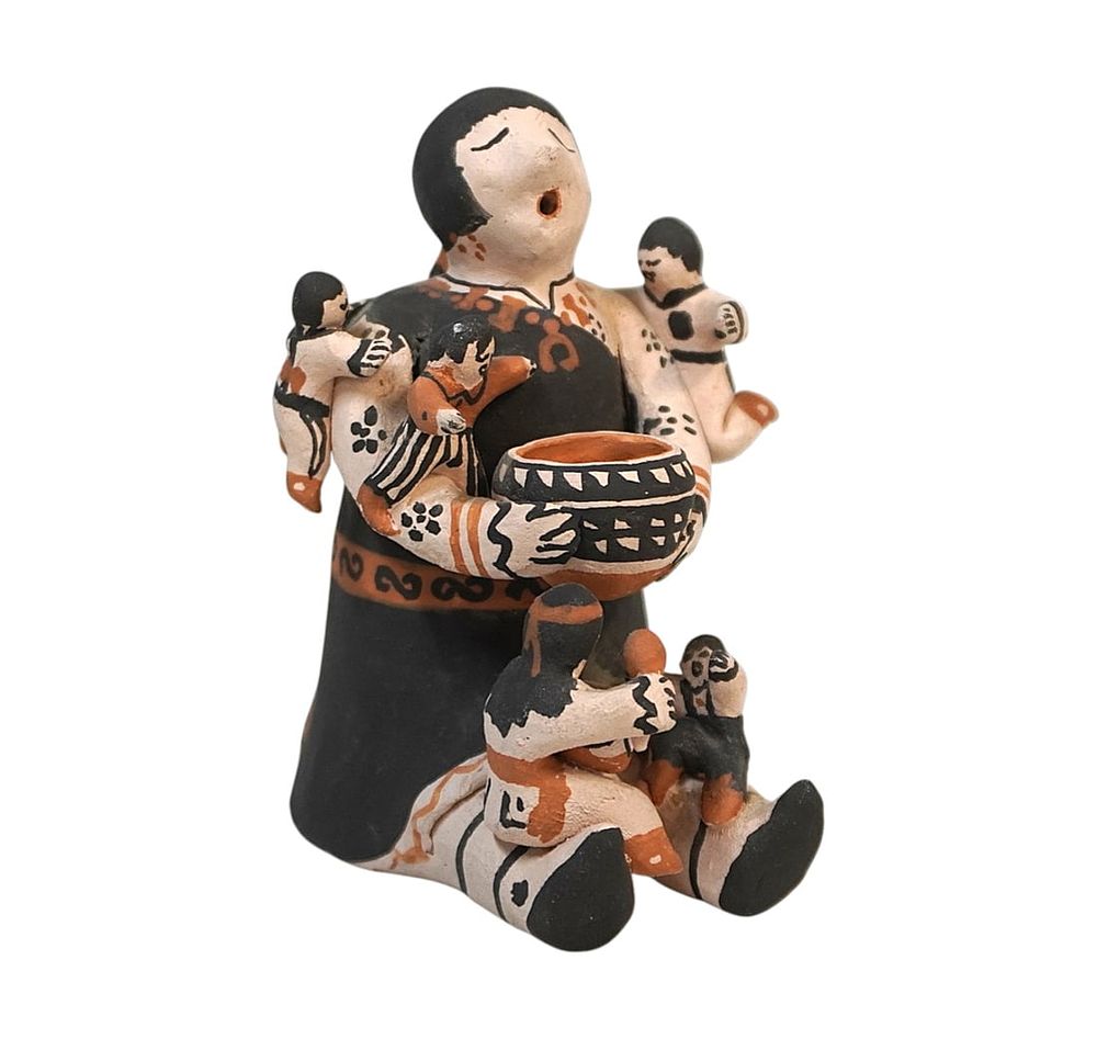 Lot 168: MARILYN HENDERSON RAY (B.1954, ACOMA) STORYTELLER FIGURINE SIGNED
