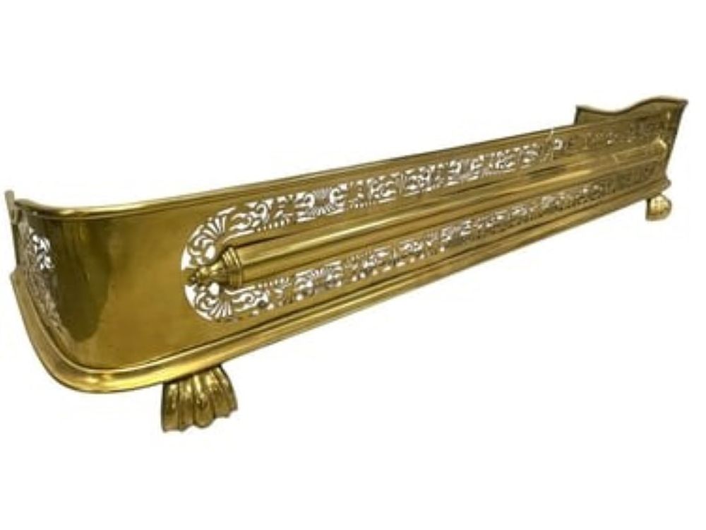 Lot 175: ORNATE ANTIQUE FOOTED BRASS FIREPLACE FENDER