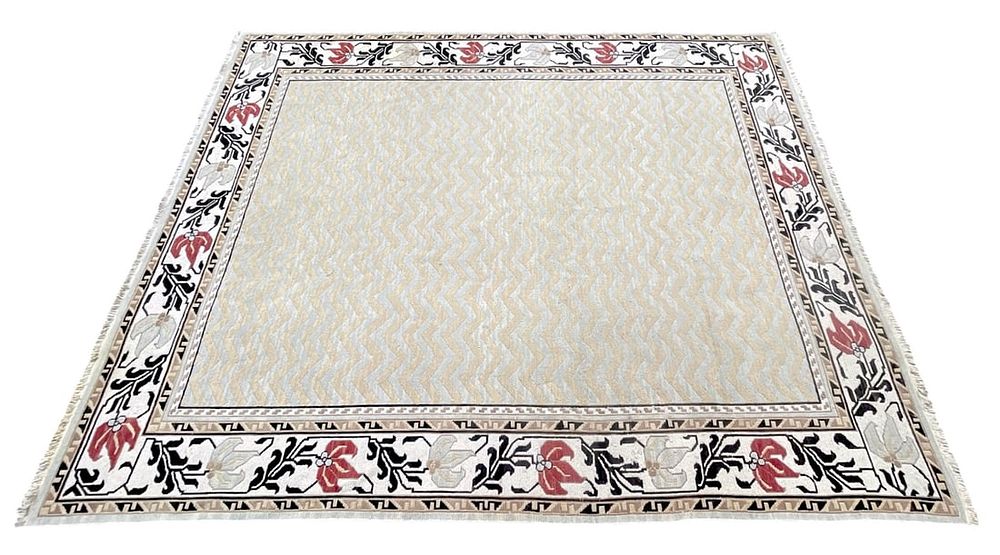 Lot 183: CONTEMPORARY HAND KNOTTED RUG 9 1/2'