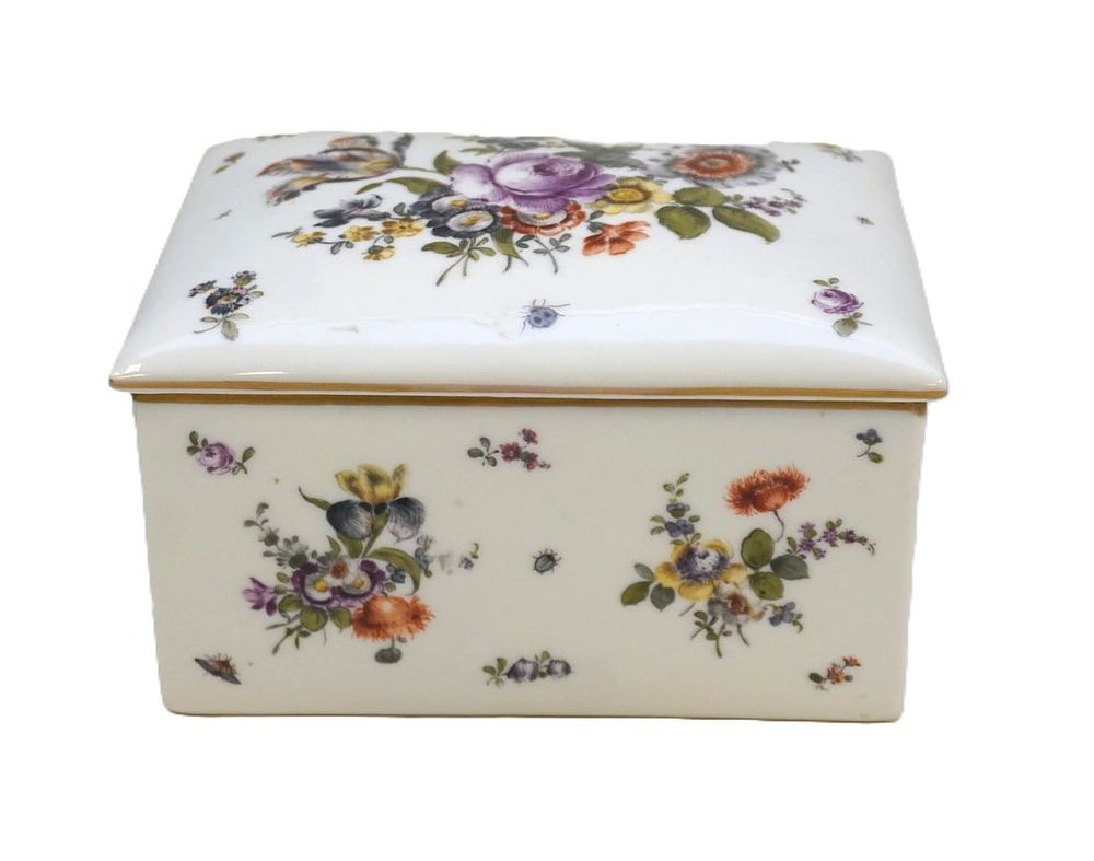 Lot 200: MEISSEN PORCELAIN LARGE HAND PAINTED BOX