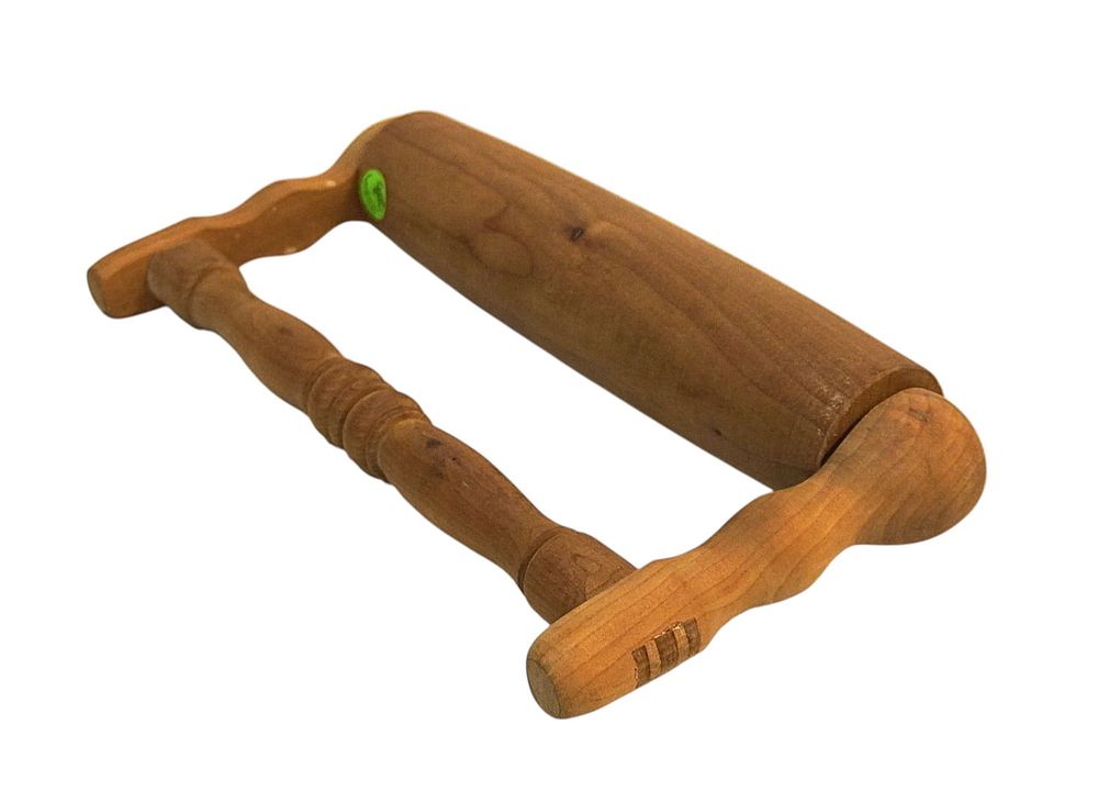 Lot 243: VINTAGE PENNSYLVANIA DUTCH DRAAL-HULS WOOD ROLLING PIN