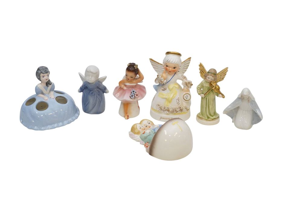Lot 263: KITSCHY PORCELAIN ITEMS - 6 PIECES