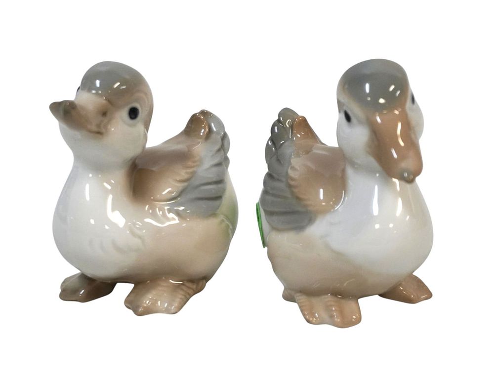Lot 275: PAIR HOMCO JAPAN PORCELAIN DUCK FIGURINES