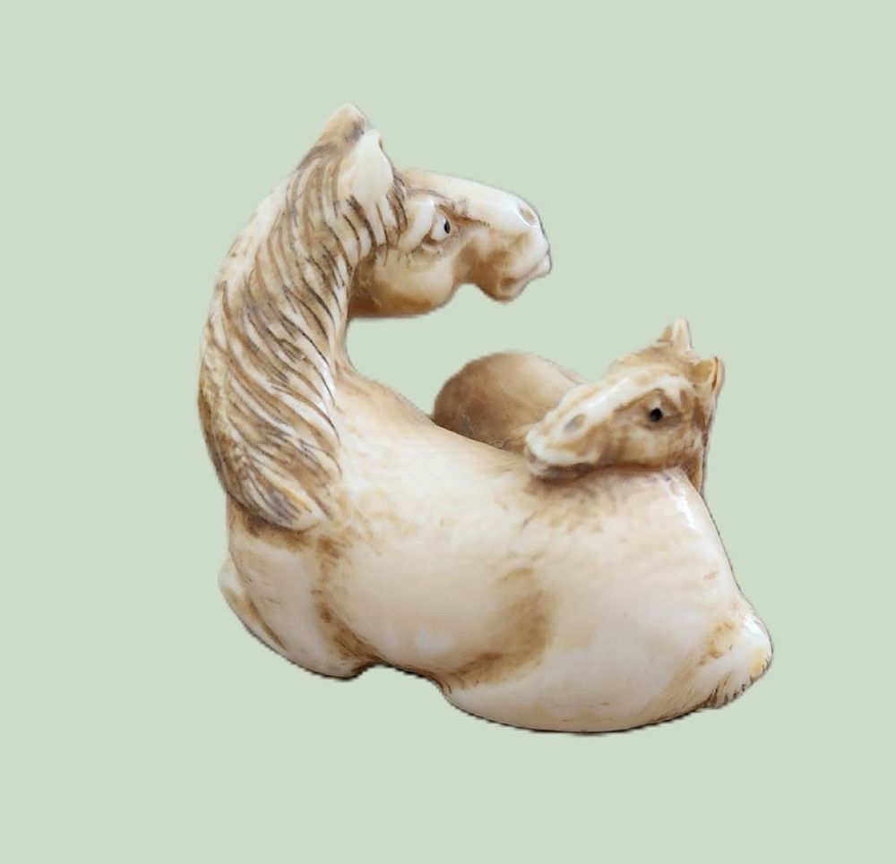 Lot 173: SIGNED ANTIQUE JAPANESE NETSUKE MARE & FOAL