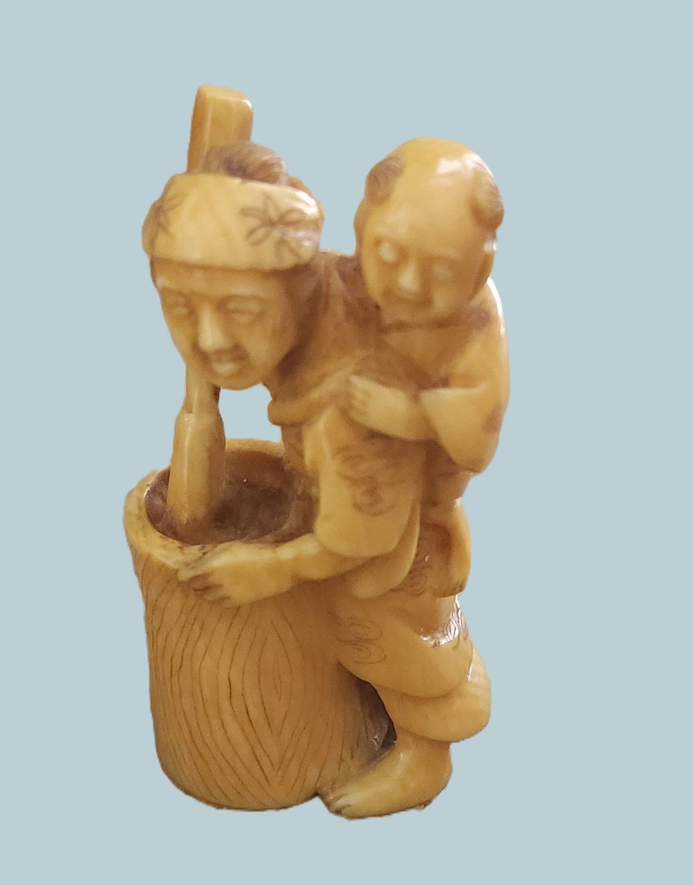 Lot 178: SIGNED ANTIQUE JAPANESE NETSUKE MOTHER & CHILD