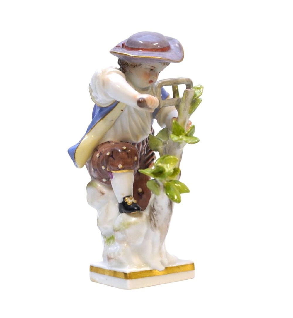 Lot 192: ANTIQUE MEISSEN GARDEN CHILDREN FIGURINE