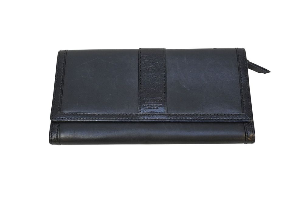 Lot 215: VINTAGE LEATHER COACH WALLET
