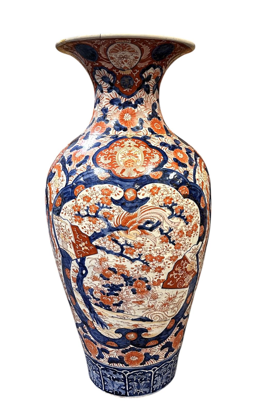 Lot 220: LARGE IMARI PORCELAIN FLOOR VASE