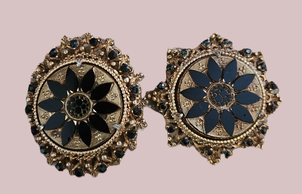 Lot 244: 2 VINTAGE FLORENZA BROOCHES 1950-60s