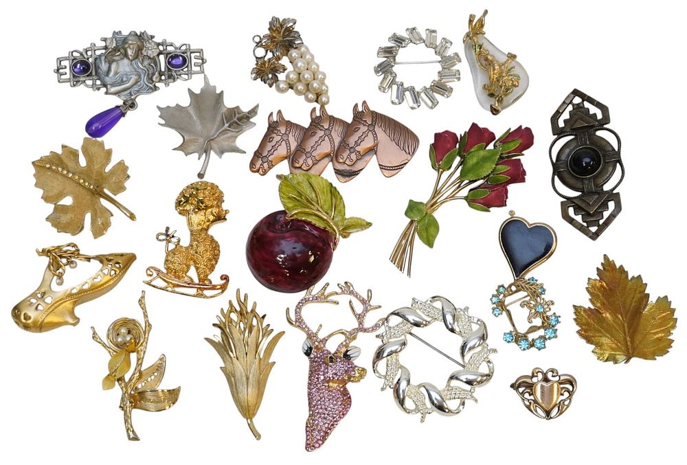 Lot 258: 20 VINTAGE BROOCHES AND PINS