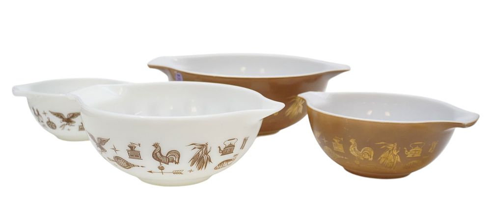 Lot 280: 4 VINTAGE PYREX FEDERAL EAGLE NESTING CINDERELLA BOWLS