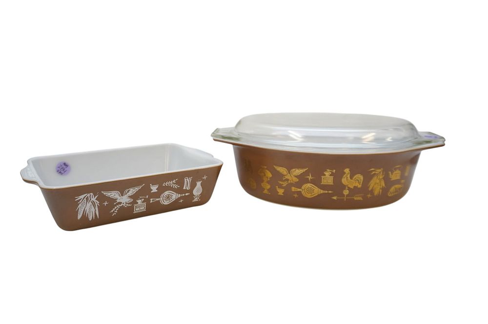 Lot 284: 2 PIECES VINTAGE PYREX - FEDERAL EAGLE AND EARLY AMERICAN