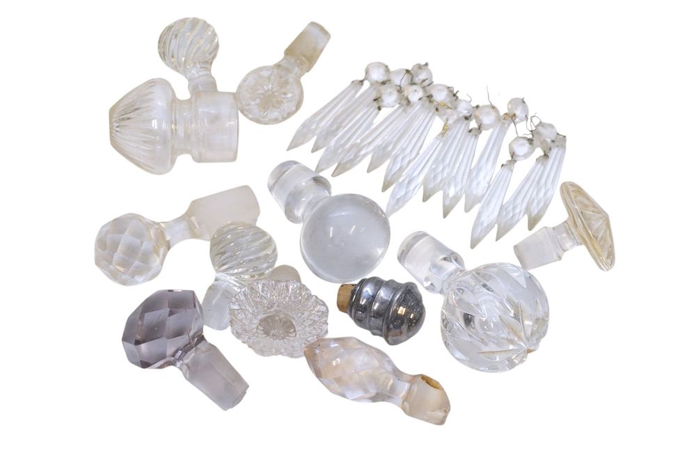 Lot 289: 12 ANTIQUE / VINTAGE CRYSTAL & GLASS DECANTER STOPPERS Plus