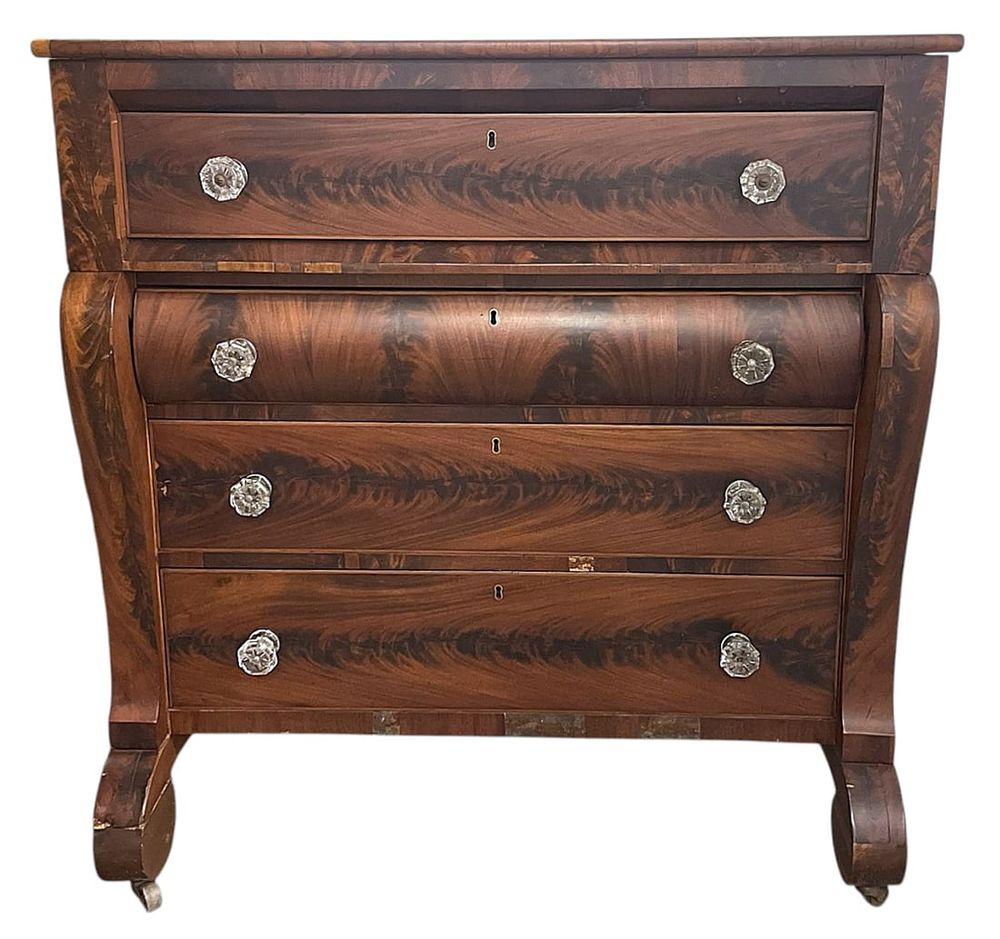 Lot 167: ANTIQUE AMERICAN EMPIRE FLAME MAHOGANY CHEST OF DRAWERS