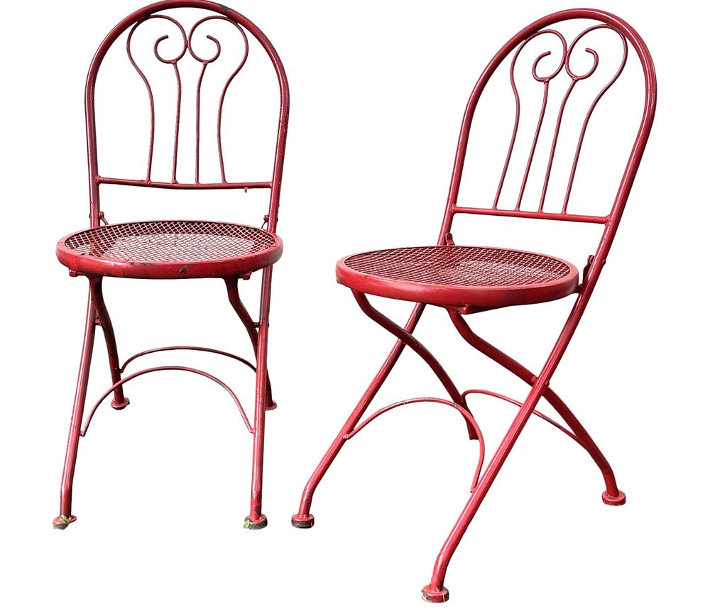 Lot 173: PAIR OF VINTAGE WROUGHT IRON FOLDING BISTRO GARDEN CHAIRS