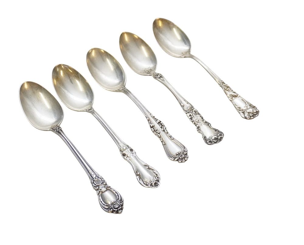 Lot 208: 5 ANTIQUE ORNATE STERLING TEASPOONS