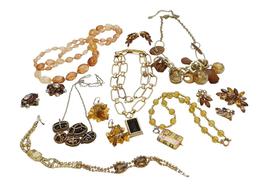 Lot 212: 15 PC VINTAGE AMBER RHINESTONE - LUCITE - CRYSTAL JEWELRY
