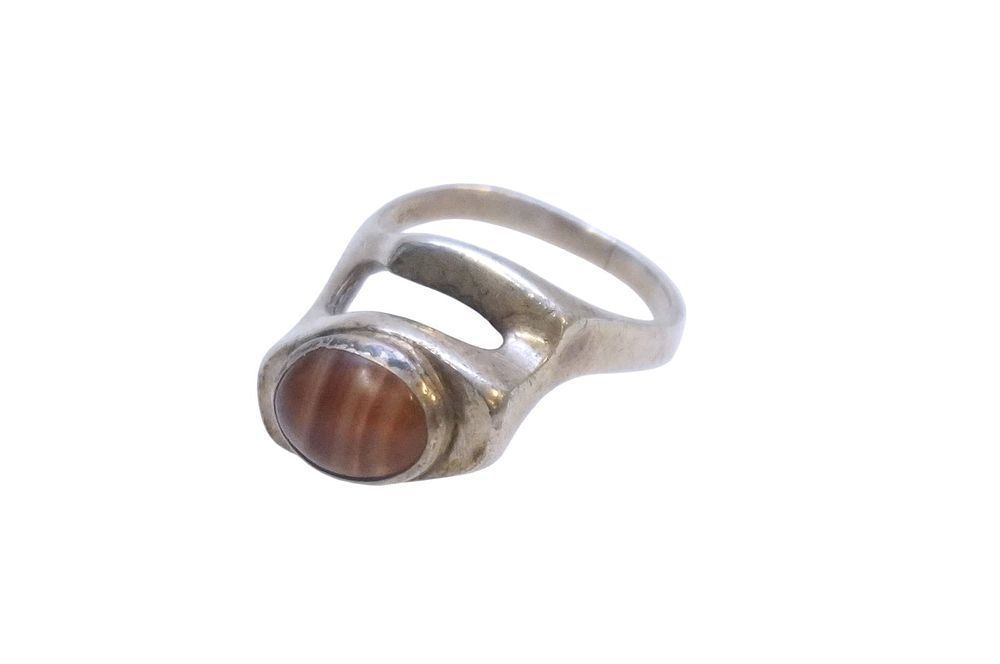 Lot 222: VINTAGE MODERNIST STERLING SILVER RING