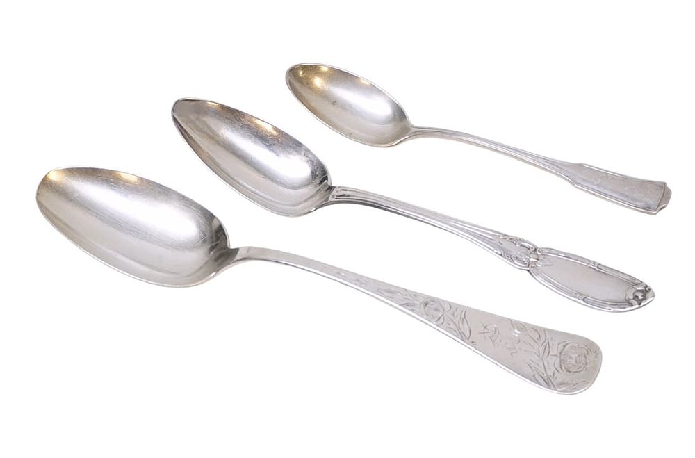 Lot 225: 3 ANTIQUE STERLING SPOONS SERVING & TEASPOON